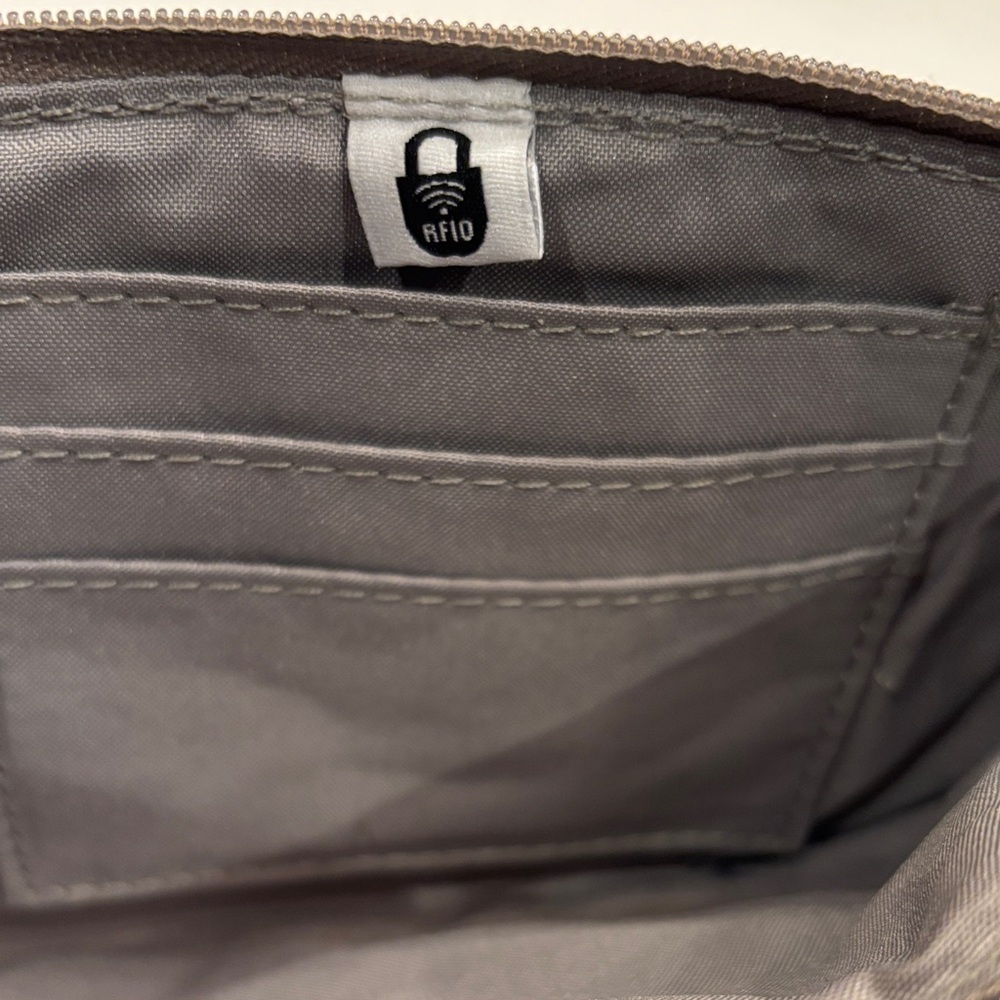 Baggallini Taupe Wristlet w Zipper Opening + 3 Card Slots with RFID Protection - Picture 3 of 7